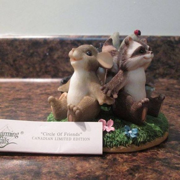 Circle of Friends - Charming Tails Figurine - Picture 6 of 7